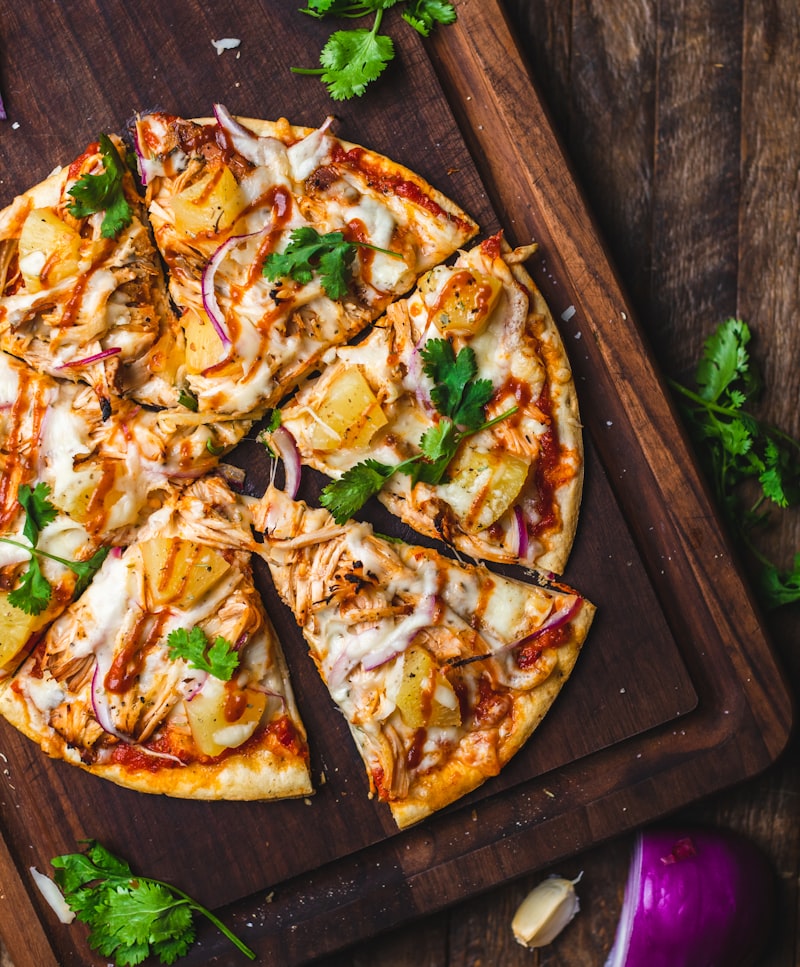 Pizza speciale con bufala e datterini